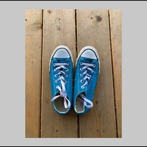 blue converse